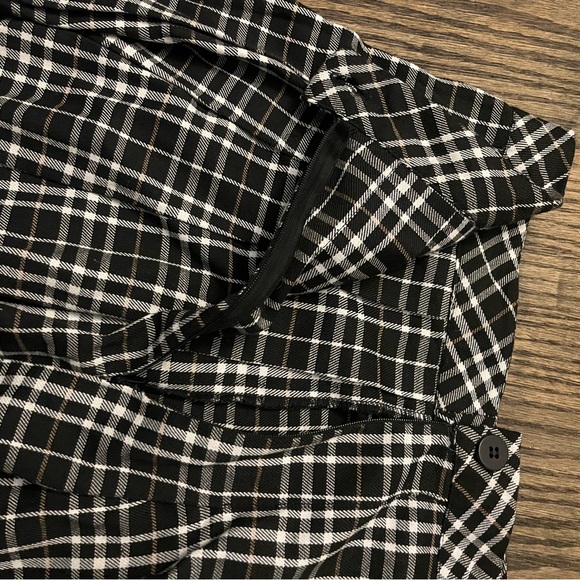 Black and white pleated skirt - Picture 3 of 4